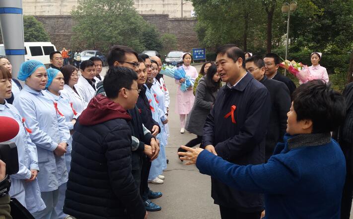 ���Ծ���𻪵����쵼��������ҽ����Ա�Ͱ��̲�����